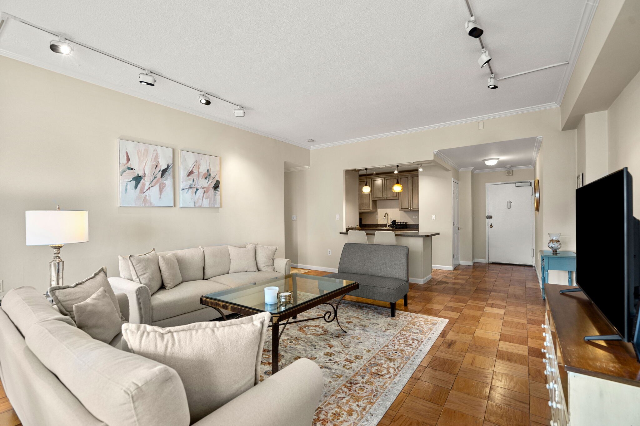 Building Photo - 2 Hawthorne Pl