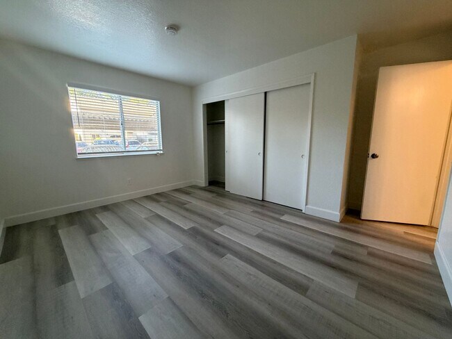 Building Photo - Beautiful 2 bedroom 1 bath Available today! Apply today!