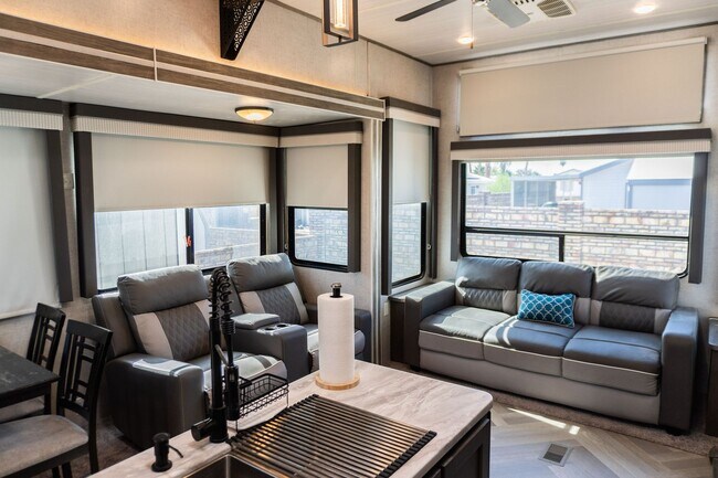 Building Photo - Turn-Key Park Model in Yuma Foothills – Fu...