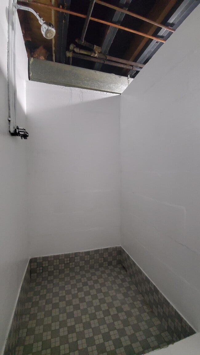 Building Photo - 3339 Henderson Ave SE