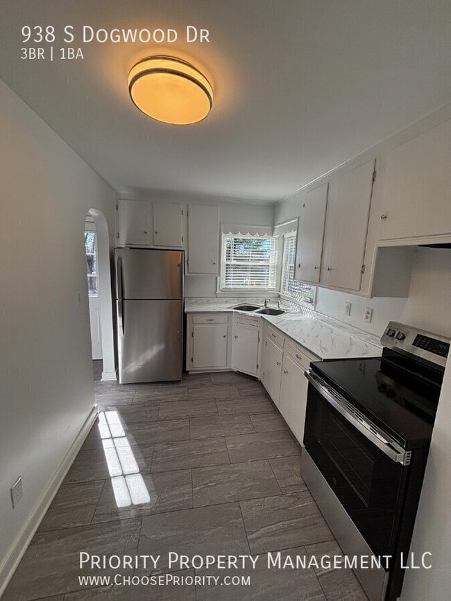 Building Photo - 938 S Dogwood Dr