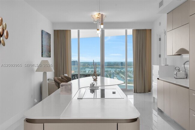 Building Photo - 16901 Collins Ave