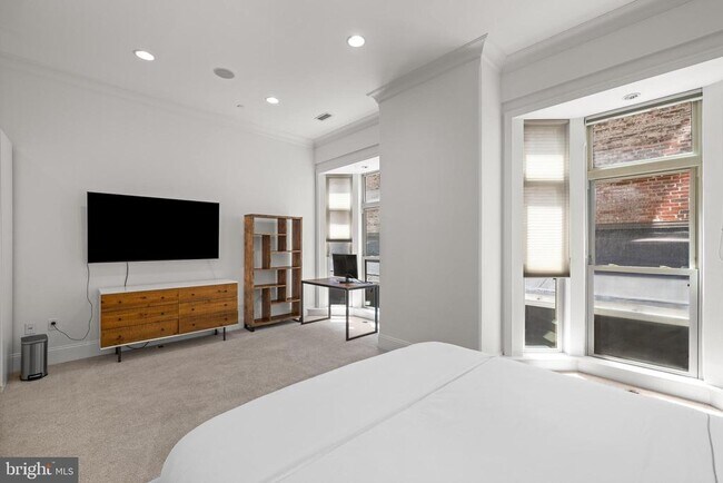 Building Photo - 421 Chestnut St