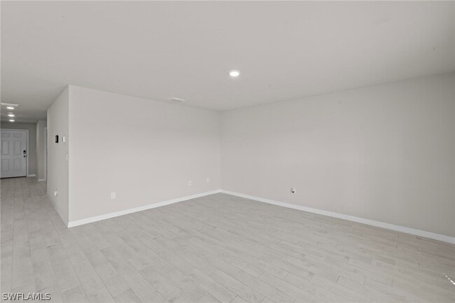 Building Photo - 2911 NW 9th Ave