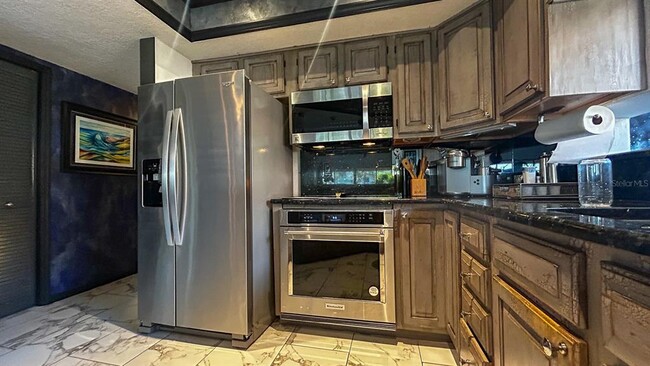 Building Photo - 1635 Royal Palm Dr S