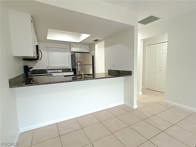 Building Photo - 630-636 SE 13th Pl