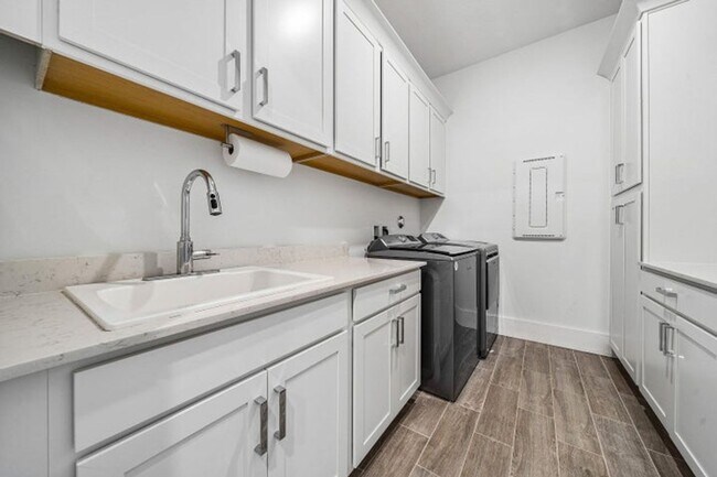 Building Photo - 655 Hookline Cir