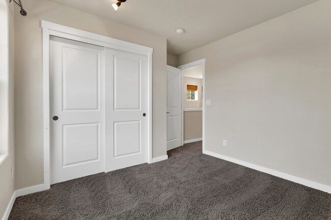 Building Photo - Spacious 4BR/3BA in Beaverton