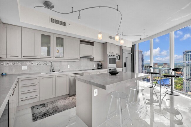 Building Photo - 333 Las Olas Way
