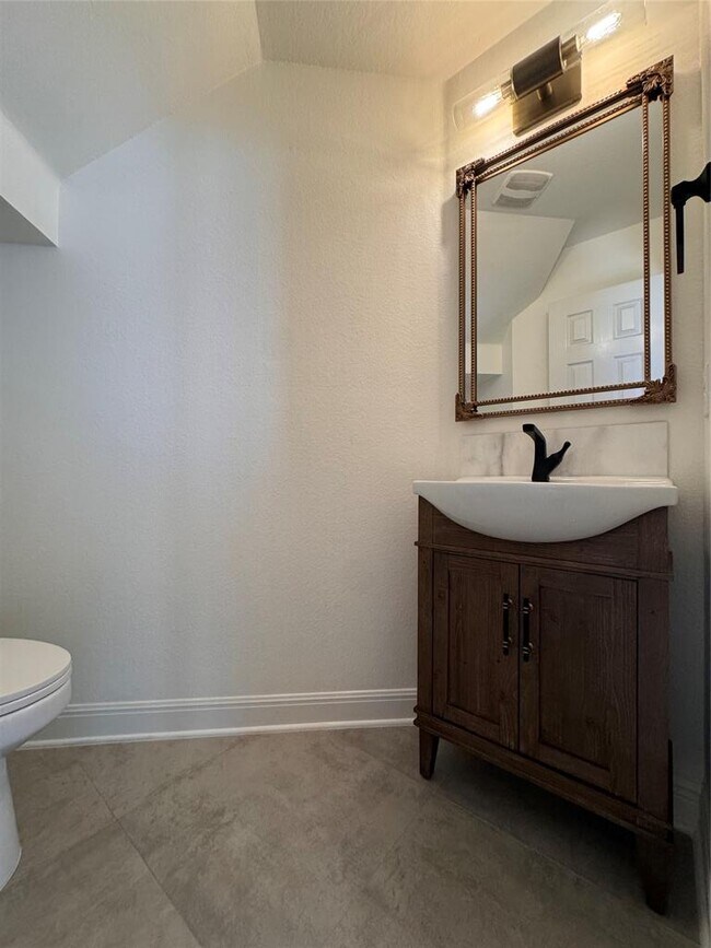 Building Photo - 3000 Welton Cliff Dr