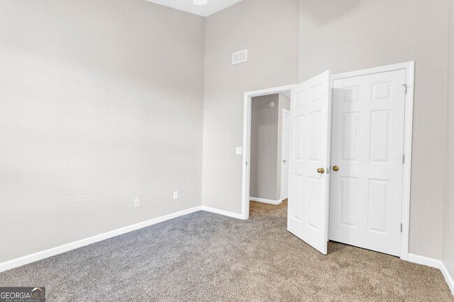 Building Photo - 5313 Paramount View Way NE