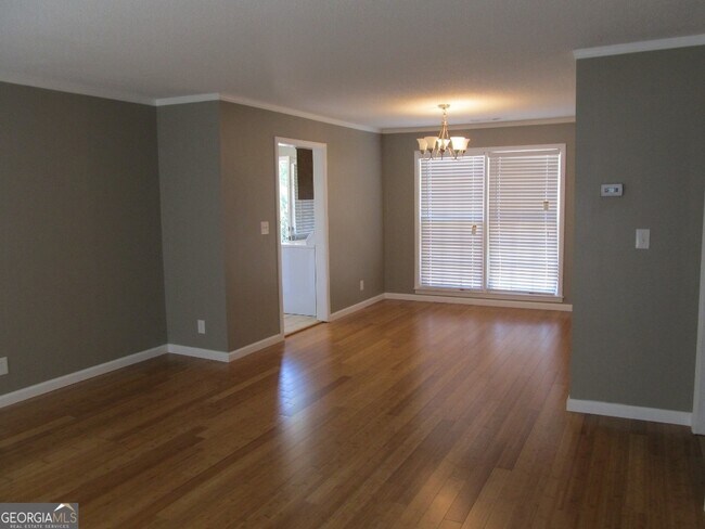 Building Photo - 502 Park Ave