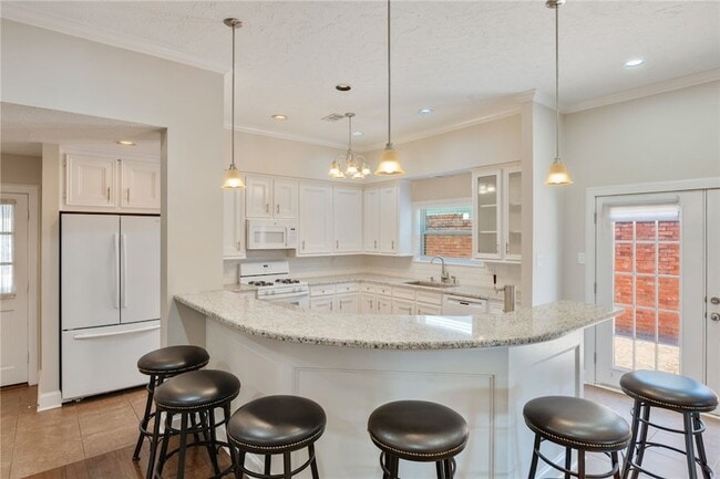 Building Photo - 1205 Brook Hollow Dr