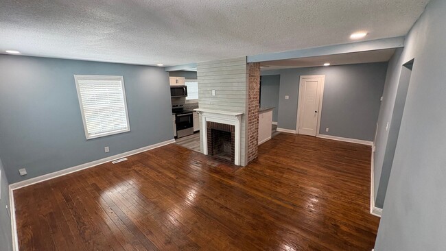 Building Photo - Alcoa Cottage!!