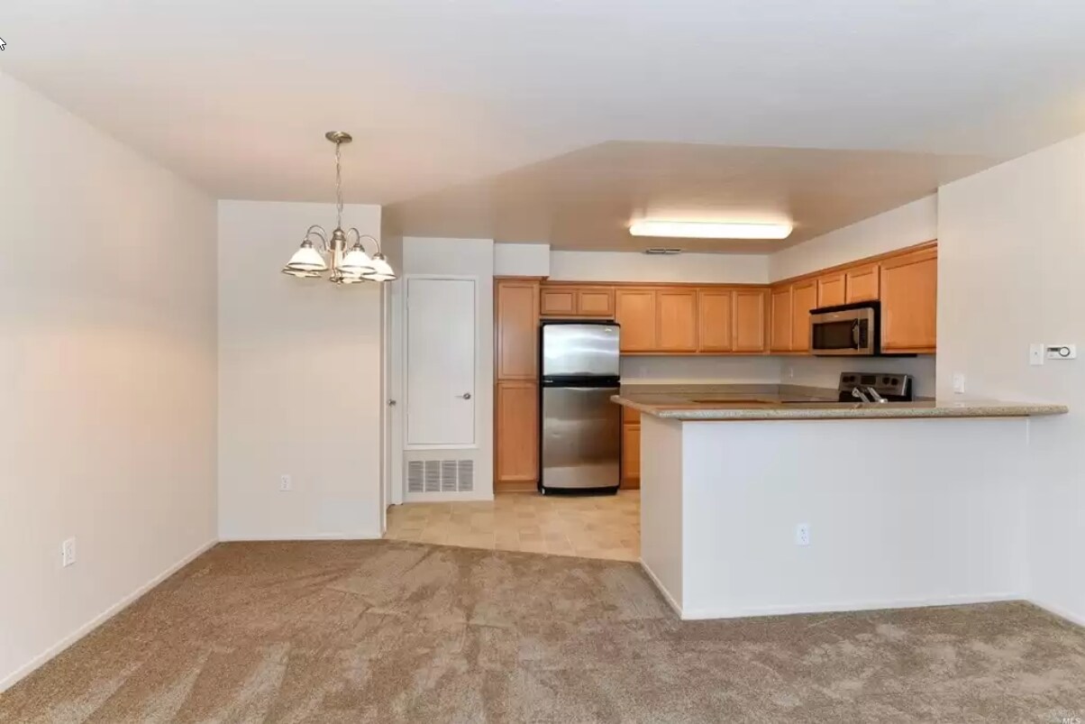 Kitchen - 2915 N Texas St