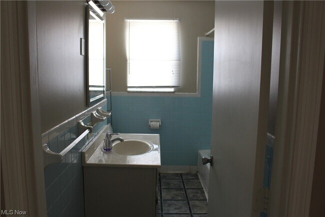 Building Photo - 20 E 36th St