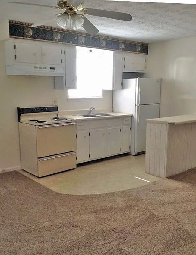 Building Photo - 2 Bedroom Near Law School!