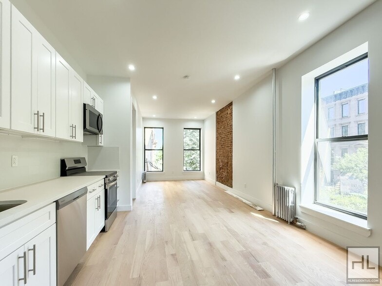 Primary Photo - Expansive Sun-drenched Bed-Stuy 7 Bed 3-Ba...