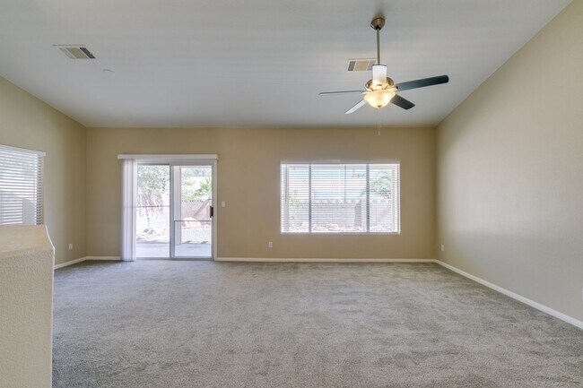 Building Photo - Charming Single-Story Home with Spa & Covered Patio Near Spencer & Wigwam in Las Vegas