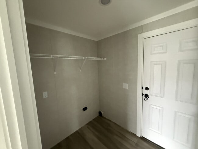 Building Photo - 430 N Crotty Ln
