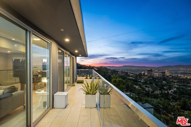 Building Photo - 7191 Pacific View Dr