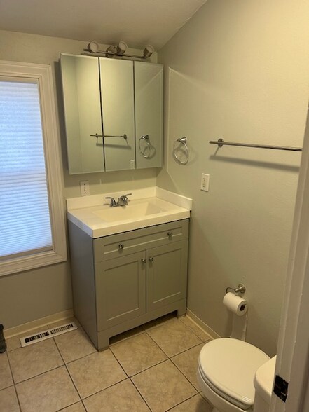 Building Photo - 2115 6th Ave N