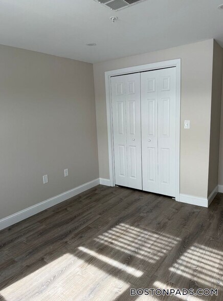 Building Photo - 21 Kenmar Dr