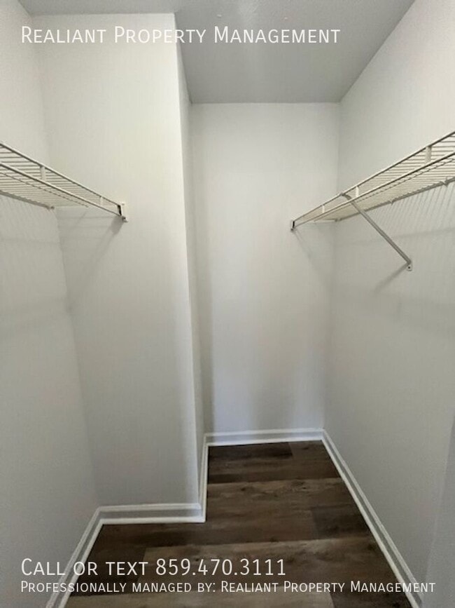 Building Photo - 820 Charles Ave