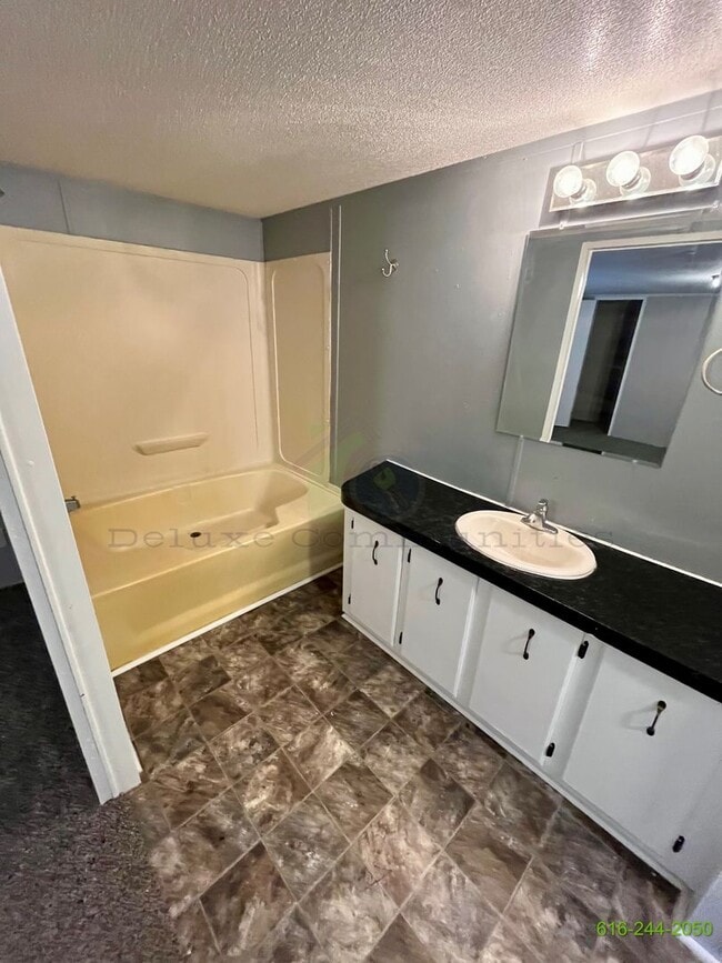 Building Photo - 3 Bedroom Mobile Home! Available NOW! Middleburry!