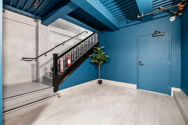 Building Photo - 693 Sutter St