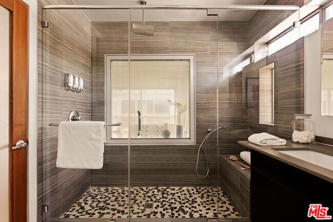 Building Photo - 619 San Juan Ave