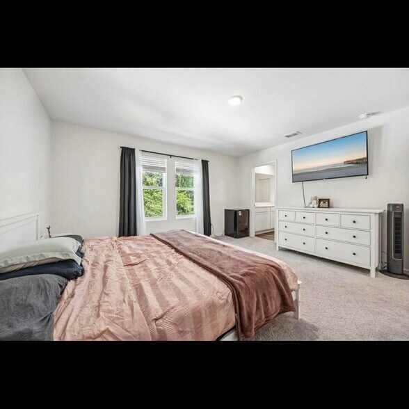 Building Photo - 548 Tillage Ct