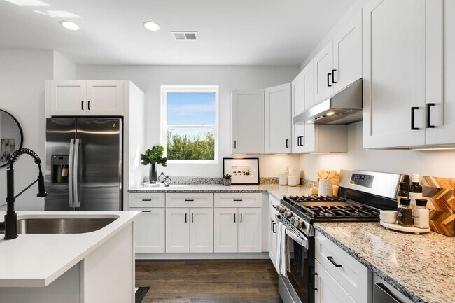 Building Photo - 1806 Lischey Ave