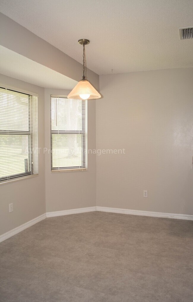 Building Photo - Updated 3/2. Great Location