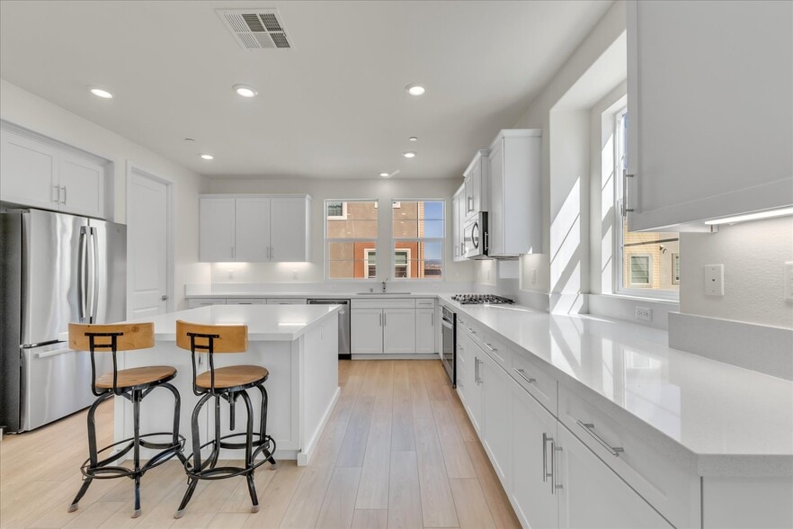 Building Photo - 27116 Valley Oak Pl