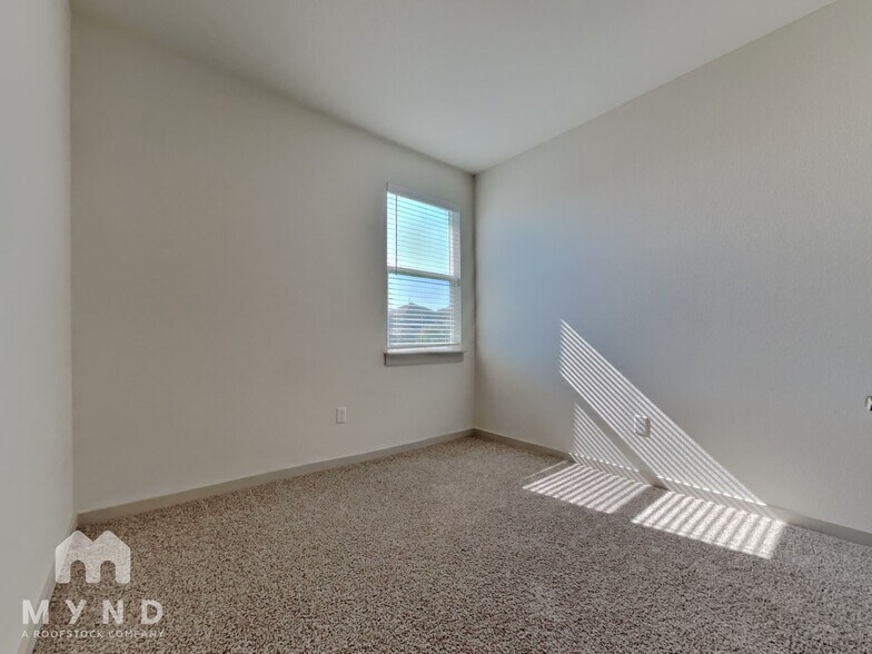Building Photo - 3029 Egan Dr