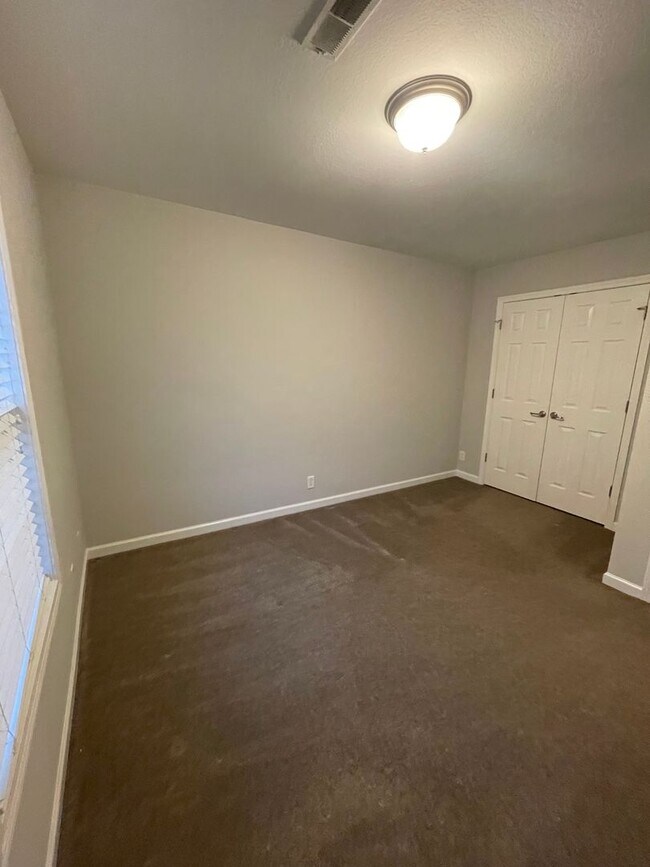 Building Photo - 7920 Ellisville Ln