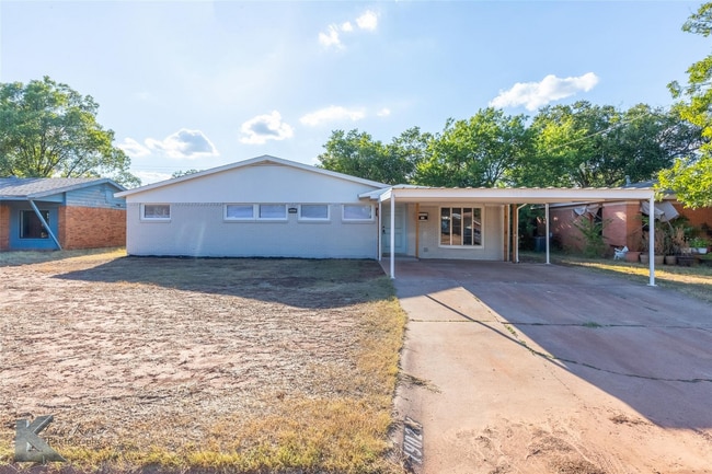 Primary Photo - Charming 3 bedroom 2 bathroom
