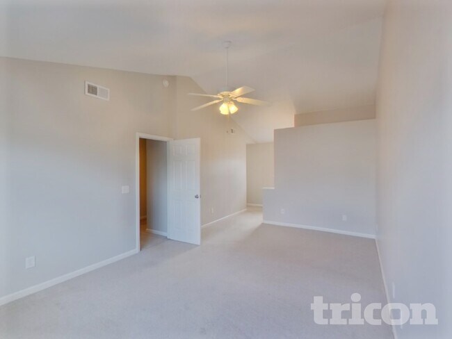 Building Photo - 142 Quiet Grove Dr