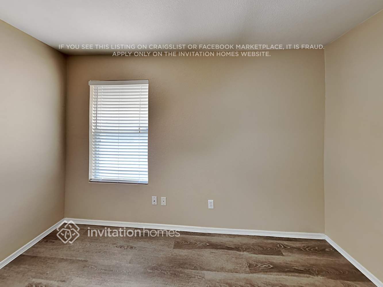 Building Photo - 3035 E Santa Rosa Dr