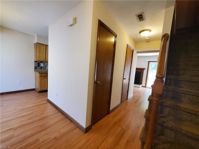 Building Photo - 5489 Davis Way