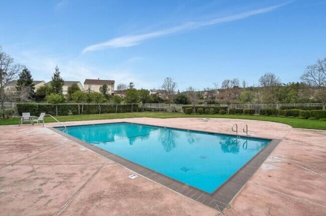 Building Photo - 405 Birkhaven Pl