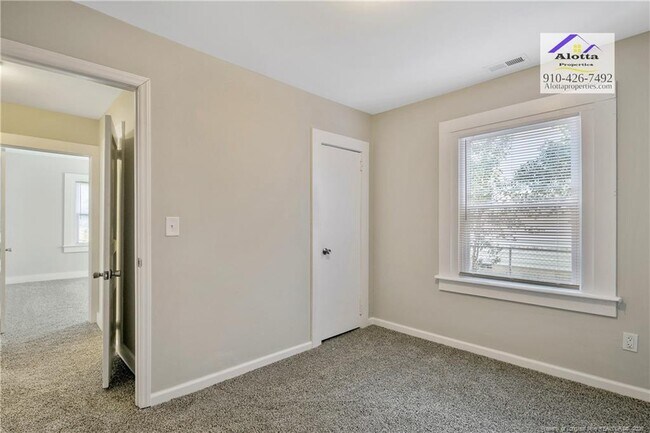 Building Photo - 118 W Cir Ct.