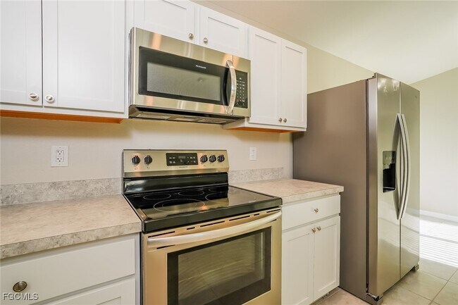 Building Photo - 2141 NW 18th Pl