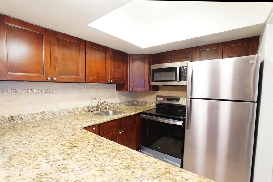 Building Photo - 2715 Tigertail Ave