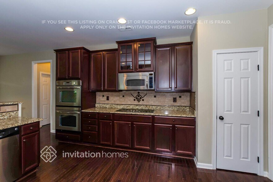 Building Photo - 10716 Drake Hill Dr