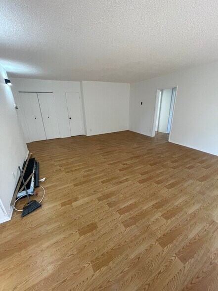 Living Room - 930 S Shenandoah St