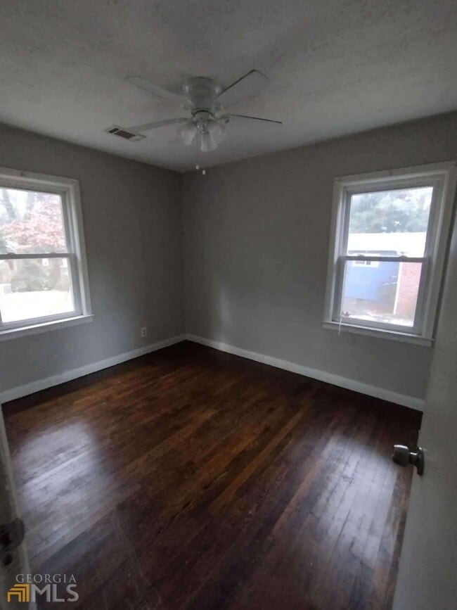 Building Photo - 1433 Meadowlark Dr