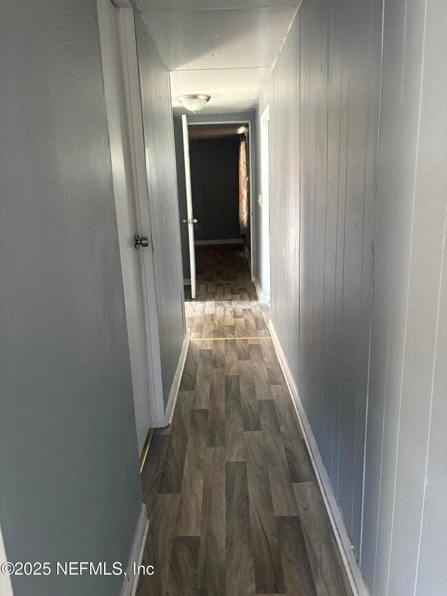 Building Photo - 202 2nd Way