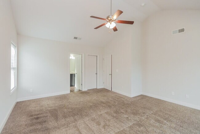 Building Photo - 1008 Allegiance Dr